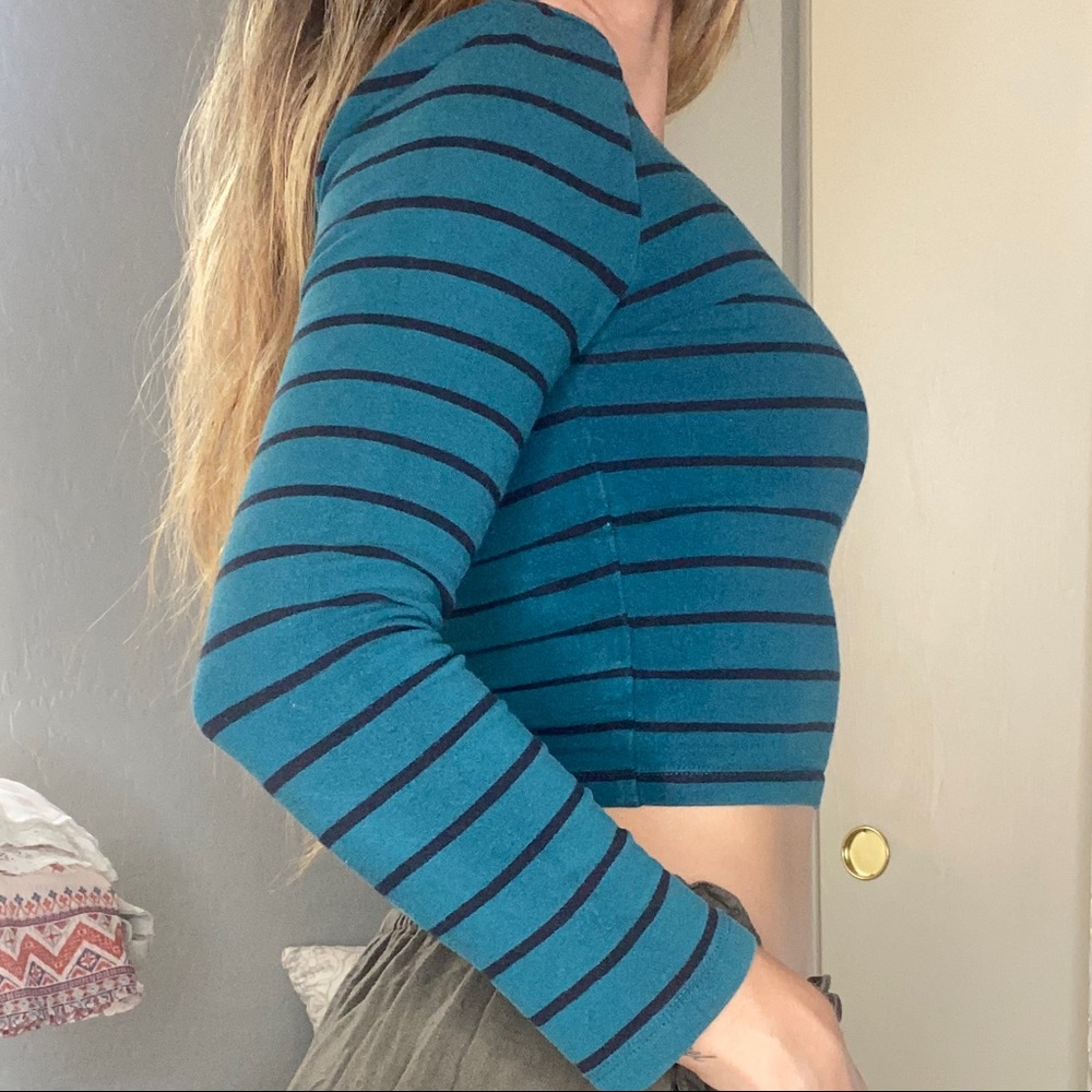 Long sleeve crop top